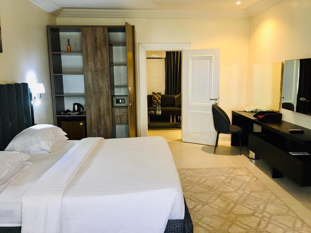Summerset Continental Hotel Maitama By T E L E Hospitality 아부자 외부 사진