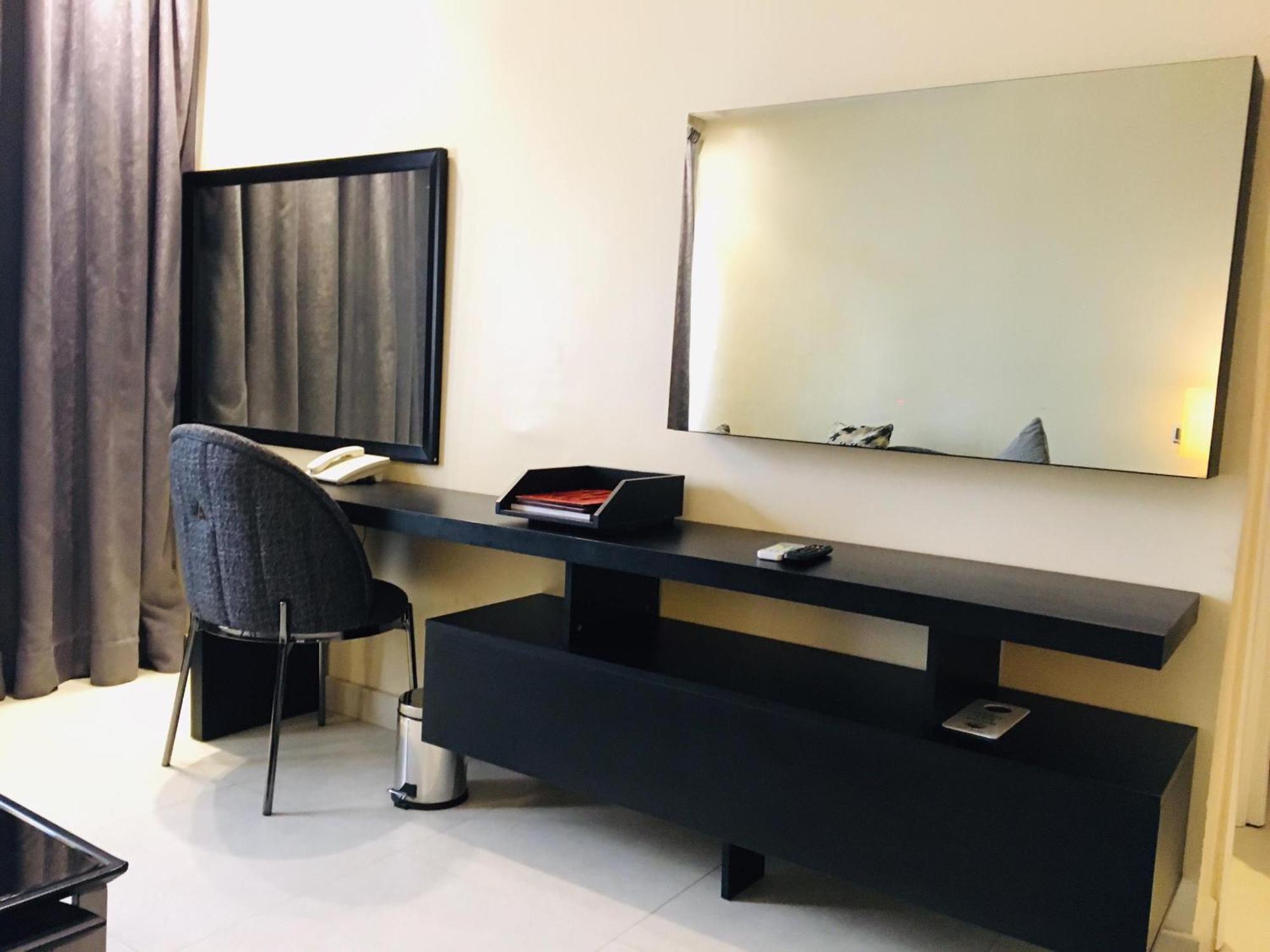 Summerset Continental Hotel Maitama By T E L E Hospitality 아부자 외부 사진