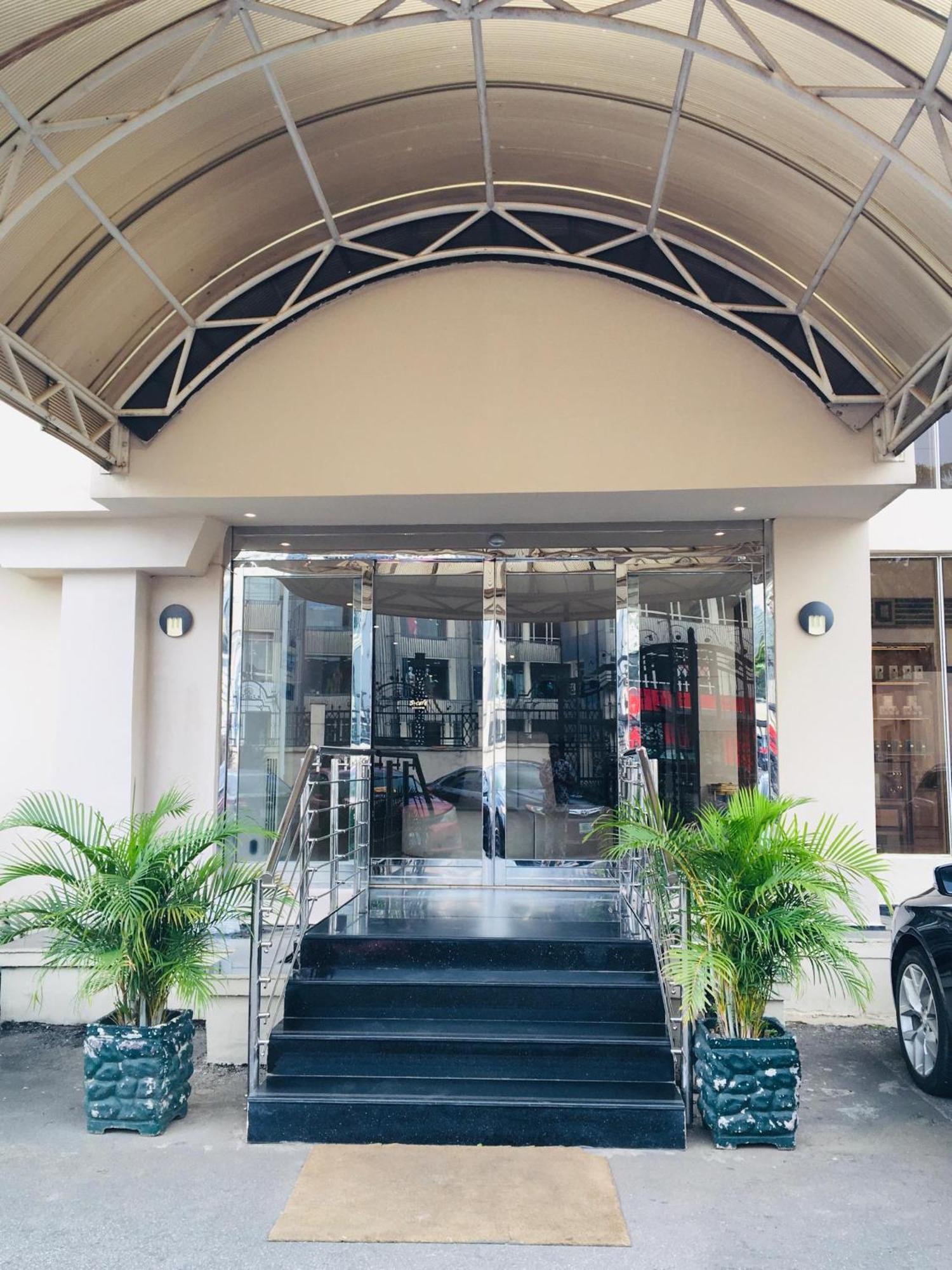 Summerset Continental Hotel Maitama By T E L E Hospitality 아부자 외부 사진