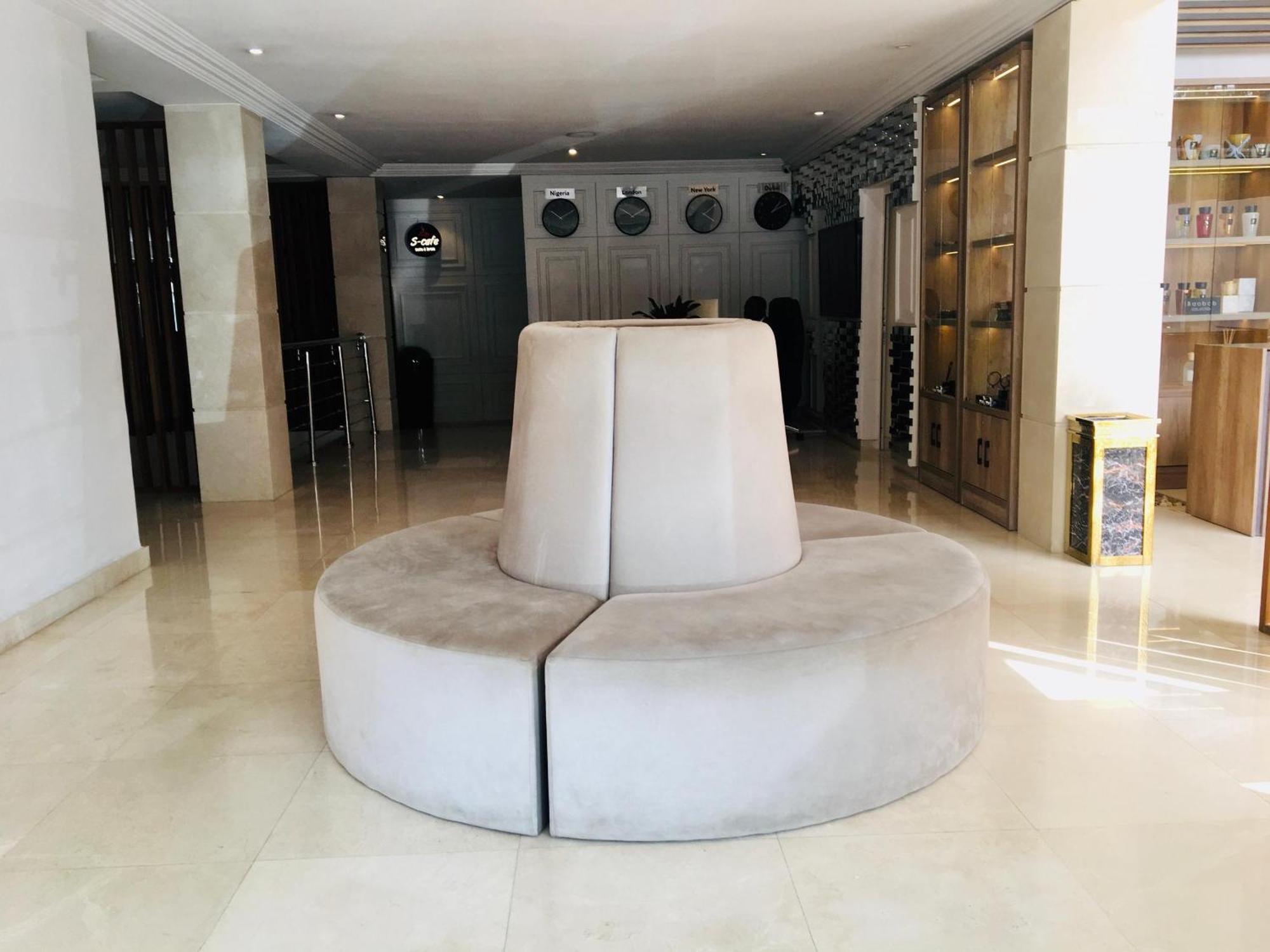 Summerset Continental Hotel Maitama By T E L E Hospitality 아부자 외부 사진