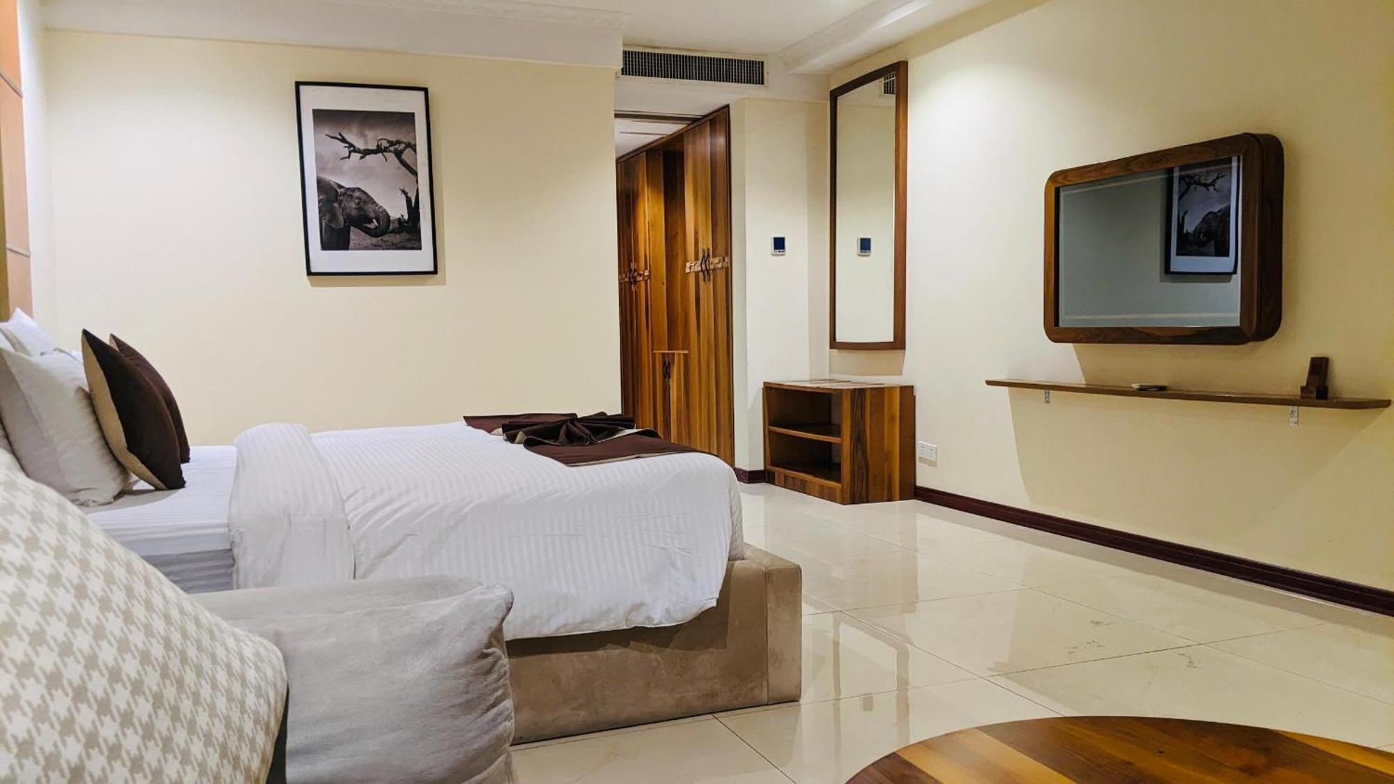 Summerset Continental Hotel Maitama By T E L E Hospitality 아부자 외부 사진